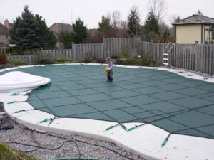 Green safety cover for swimming pools